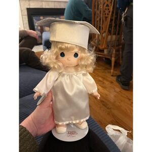 Precious Moments Blonde‎ Graduate Doll 1331 Graduation Cap Gown Stand Gift